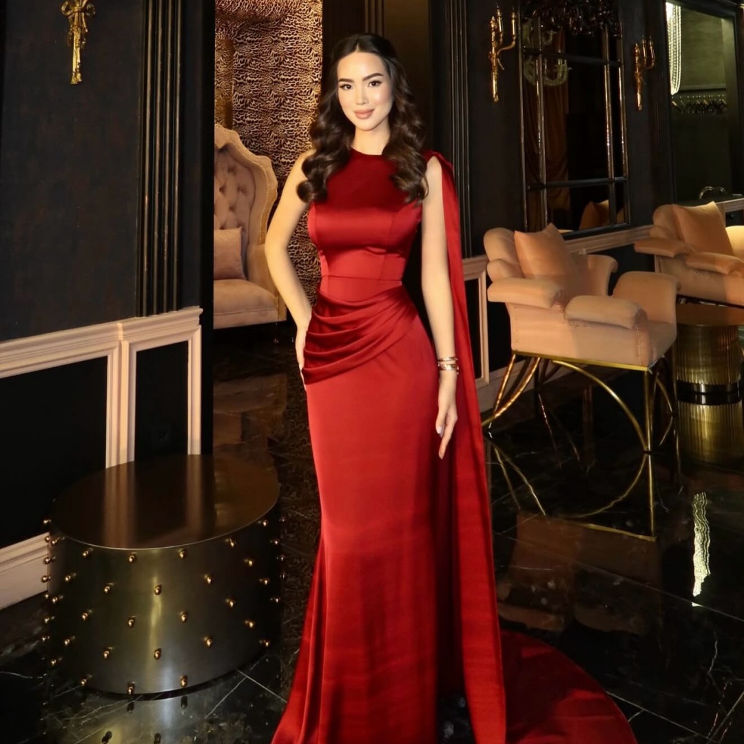 Bella Customized Red Satin One - Women Formal Wear For Graduation 评论和价格